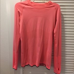 Lululemon Swiftly Tech Long Sleeve in Flash size 8